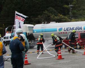 ガス拡散の為の噴霧散水