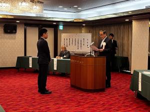 入塾許可書授与の様子
