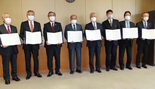 緊急共同宣言 写真