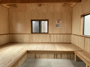 避難小屋内部2
