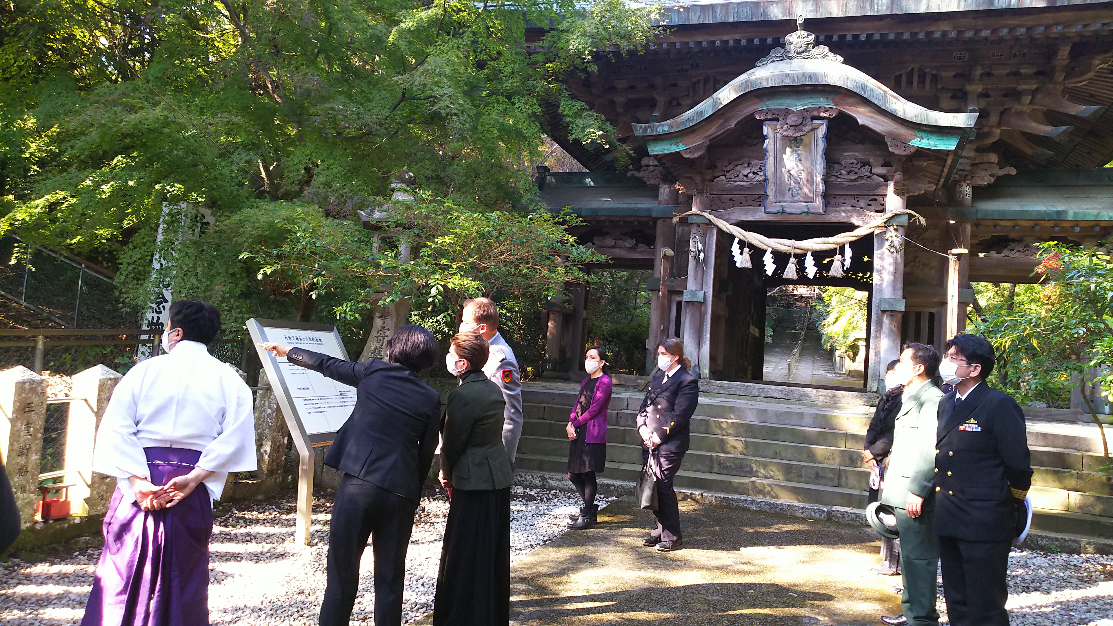 柞原八幡見学（南大門）